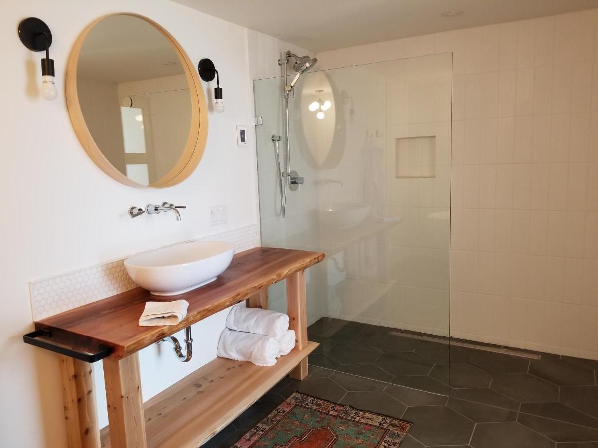 Bed & Breakfast 378 Marine Drive